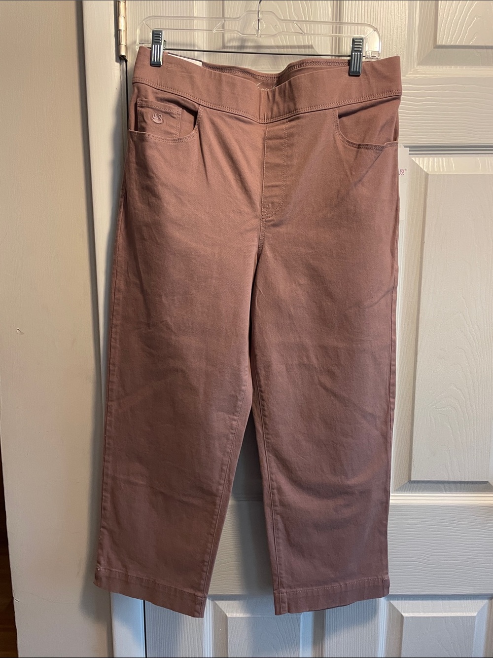Women’s Pull-On Straight Leg cropped pants in Dusty Rose